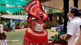 kathivanoor veeran theyyam vazhinada | കതിവനൂർ വീരൻ വഴിനട കണ്ടത്തിൽ വളപ്പിൽ ശ്രീ കതിവനൂർ  വീരൻ..