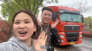 老三夫妇义乌趴窝和老爸团聚，挂上换8条新轮胎，车上挣钱车上花