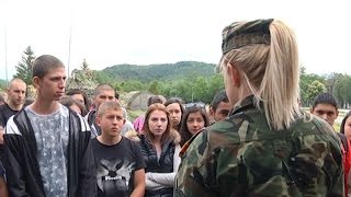 Урок по военна подготовка на ученици от общините Златица и Пирдоп във ВФ 28 860