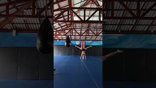 Gymnastics on vacation 💙 #gymnast #handstand #flexylegs