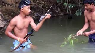 AMAZING Net Fishing Primitive Technology fishing Cambodia Traditional Fishing  Part 105