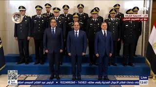 الرئيس السيسي يلتقط صورة تذكارية مع رئيس الوزراء ووزير الداخلية خلال احتفالية بعيد الشرطة الـ 71