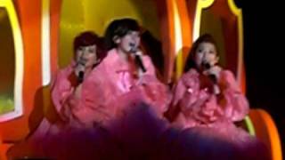 S.H.E singing 《金钟罩铁布衫》@ S.H.E is the One 爱而为一世界巡回演唱会