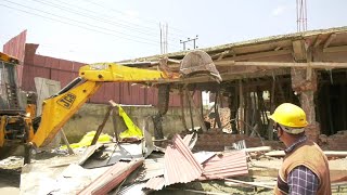 SMC Demolishes Illegal Building Alluchi Bagh Bund