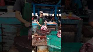 Skill potong ikan tuna dengan cara yang unik #ikan #tuna #ikantuna #sehat