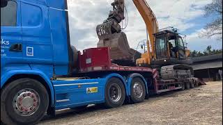 Loading an 21t excavator