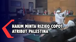Detik-Detik Hakim Minta Rizieq Copot Atribut Palestina yang Dipakainya di Persidangan