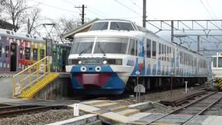 富士急行2000系フジサン特急下吉田駅通過