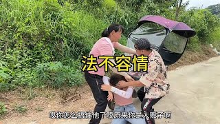 人贩子诡计多端，假装过来问路，对美女下手，正好碰到正义大姐