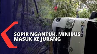 Diduga Sopir Ngantuk, Minibus Menuju Bandara Internasioanl Yogyakarta Masuk Jurang