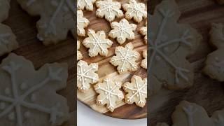 SUGAR COOKIES ❄️ The perfect vegan Christmas cookie recipe bursting with flavor! #foodshort #recipe