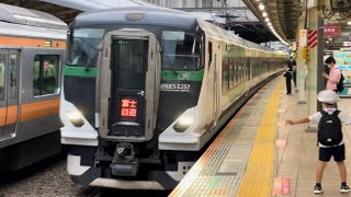 【臨時特急富士回遊94号】E257系5500番台ｵｵOM-52編成が新宿行きとして富士回遊幕で国分寺駅3番線を通過するシーン（8194M）2024.8.7.17:24