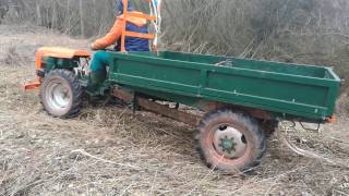 Motoagricola Goldoni - stahování dřeva z rokle