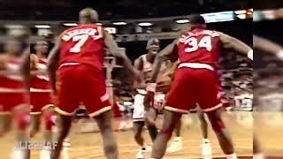 Michael Jordan Dominates Olajuwon and The Rockets! (1992.01.25)