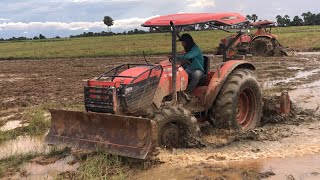 ត្រាក់ទ័រគូបូតាចុះសឺយដីស្រែដល់ទៅ4 | Tractor Kubota M6040SU working on the farmer