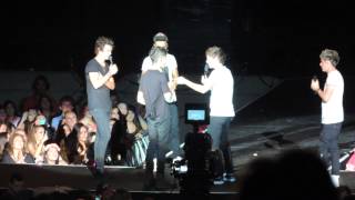 One Direction answering Twitter Questions in San Diego (August 4th, 2013) HD