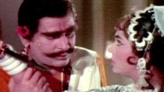 Shammi Kapoor rescues Sadhana Shivdasani - Rajkumar, Scene 8/11