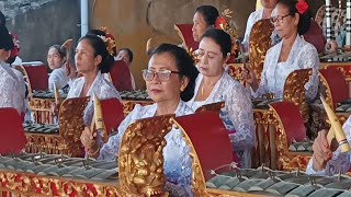 Tabuh yadnya   oleh sekaa gong ibu banjar pegatepan di pura  dadya agung pasek gelgel pengatepan