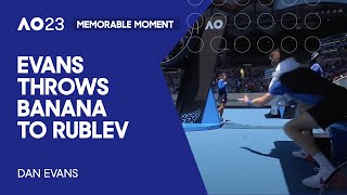 Dan Evans Shares his Bananas with Andrey Rublev! | Australian Open 2023