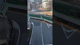 【路面電車？否！路面に電車！京阪大津線】上の方から見てみたらけっこうエグい曲がり方をして電車が出ていった！