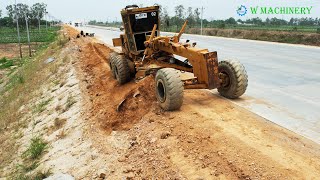 New Action Extreme Grader Trimming Slope Roads By Perfect Operator Skills  | Grader Spreading Skills