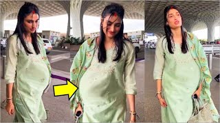 Pregnant Athiya Shetty Flaunting baby bump with husband KL Rahul at the Airport