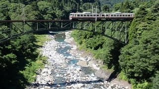 〈とやま水風景〉輝く清流、眼下に走る　常願寺川・千垣鉄橋