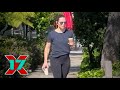 Jennifer Garner Grabs Morning Coffee For Two In Santa Monica