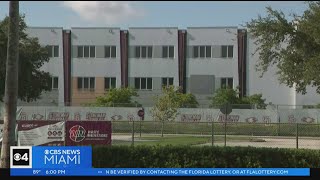 Families of Marjory Stoneman Douglas HS victims, survivors tour building where shooting took place