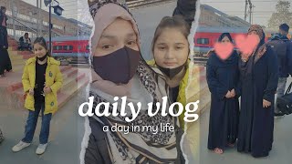 Lo SAFAR Shuru ho gyaaaa🚉Sudden hum kha ja rhe hai❓Station pr itna Rush Train mili ya nhi❓Vlog