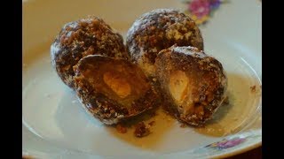 Chocolate balls with nuts and caramel.შოკოლადის ბურთულები თხილით და კარამელით.