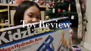 Mallory's Toy Review - Building KidzLabs Hydraulic Arm