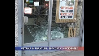 Vetrina in frantumi a Sondrio: spaccata o incidente?