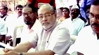 PM's brother, Prahlad Modi stages protest against the Centre