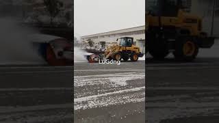 LUGONG small wheel loader clean snow with special attachment