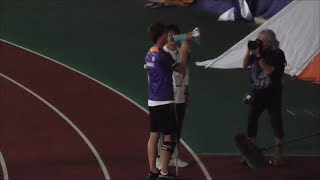 試合終了後、けが療養中の新井 一耀が長崎サポーターにあいさつ　Ⅴ・ファーレン長崎ＶＳロアッソ熊本　トランス・コスモススタジアム長崎　２０２４０７０６