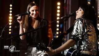 KT Tunstall \u0026 Julie Fowlis - State Trooper (The Quay Sessions)