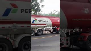 MENEGANGKAN ! DETIK2 TRUK TANGKI ANGKAT BAN, FULL MUATAN