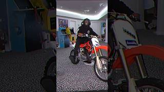 Kai Cenat Rides A MotoCross In His ROOM 😂🏍️ | #viralvideo #kaicenatshorts #motocross #funny