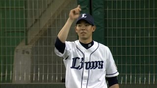 【プロ野球パ】これぞ秋山'sスタイル!! フェンス際にジャンプ一番  2015/05/21 L-M