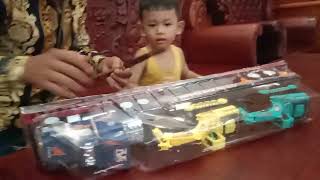 បូរិនលេងឡានដឹកដី , Borin playing with a truck , short video