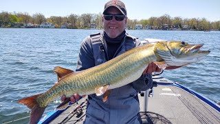 Big Musky! - When a Bass Fisherman Hooks a Big Musky