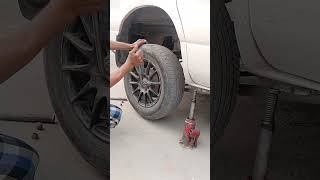 গাড়ির চাকা যেভাবে খুলতে হয়।  #automobile #parking #how to open wheel of car. #shorts # 0 to10 drive