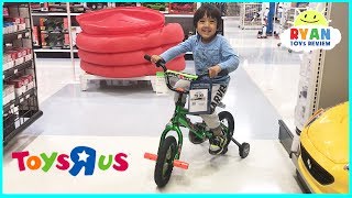 TOY HUNT at TOYS R US Ryan ToysReview! Hot Wheels Thomas & Friends Family Fun Kids Playing Chase
