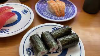 EXPERIENCE EATING SUSHI INEXPENSIVELY AT A REVOLVING CONVEYOR BELT SUSHI TABLE RESTAURANT-くら寿司