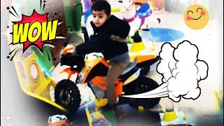 Абуд ездит на игре на автомобилях и мотоциклах. Детские видео - Влад и Никки