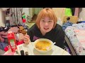 【デブ飯】汚部屋でラーメン大盛りを大食いするアラサーの夜！【ぽっちゃり１人飯】