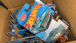 Lamley Live Unboxing: Pulling a Super Treasure Hunt from a Hot Wheels Q Case