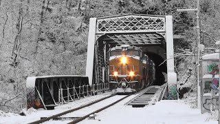 CSX Mixed Freight Train In Snowy Tunnel \u0026 Bridge ❄❄❄