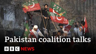 Pakistan election: Coalition talks confirmed after surprise win for Imran Khan supporters - BBC News